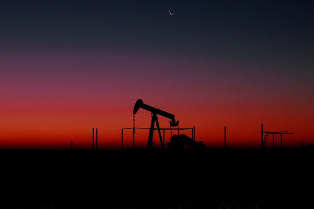 قیمت نفت خام سقوط کرد / عقب‌نشینی برنت از کانال 70 دلاری