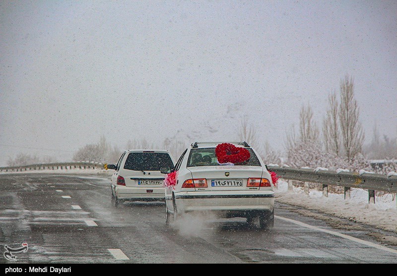 جاده هراز بازگشایی شد/ برف و باران در جاده های 12 استان
