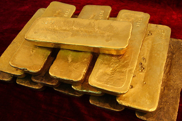 قیمت هر انس طلا به زیر 1900 دلار رسید