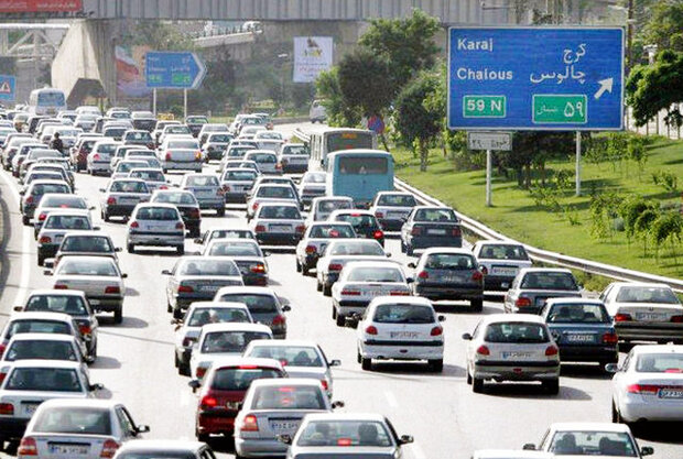ترافیک سنگین در آزادراه قزوین-کرج/ ادامه انسداد محورهای سیل زده